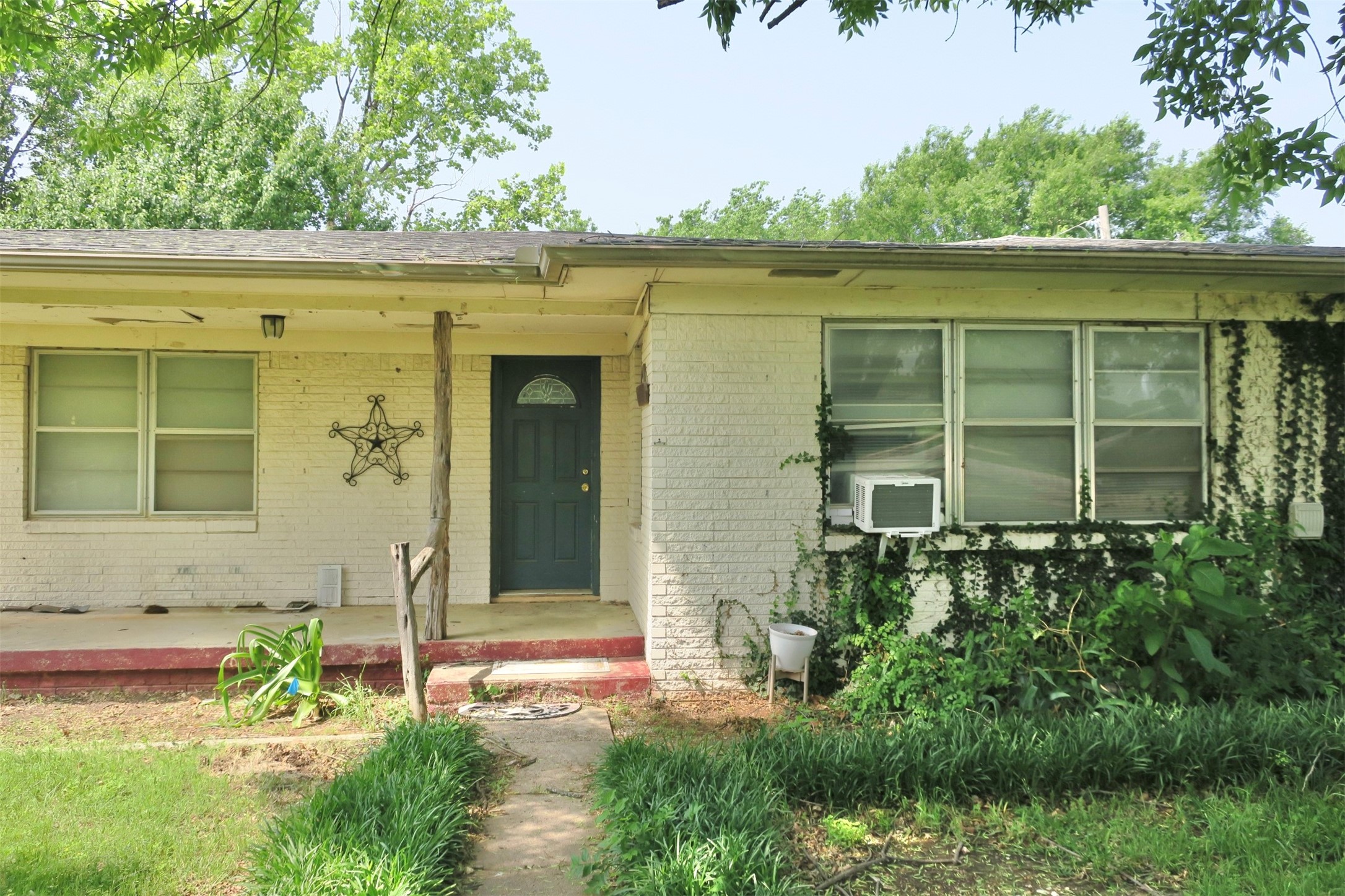 1689 N Highway 81 N Bowie TX 76230