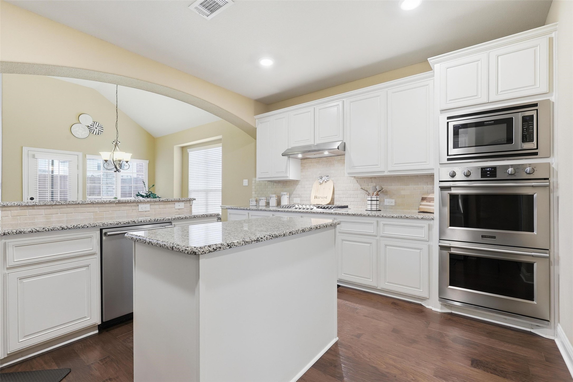 2939 Arenoso Grand Prairie TX 75054