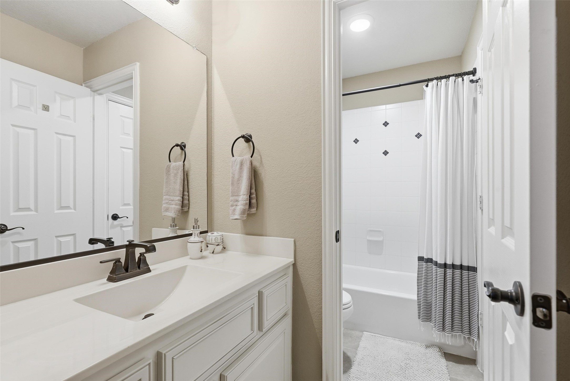2939 Arenoso Grand Prairie TX 75054