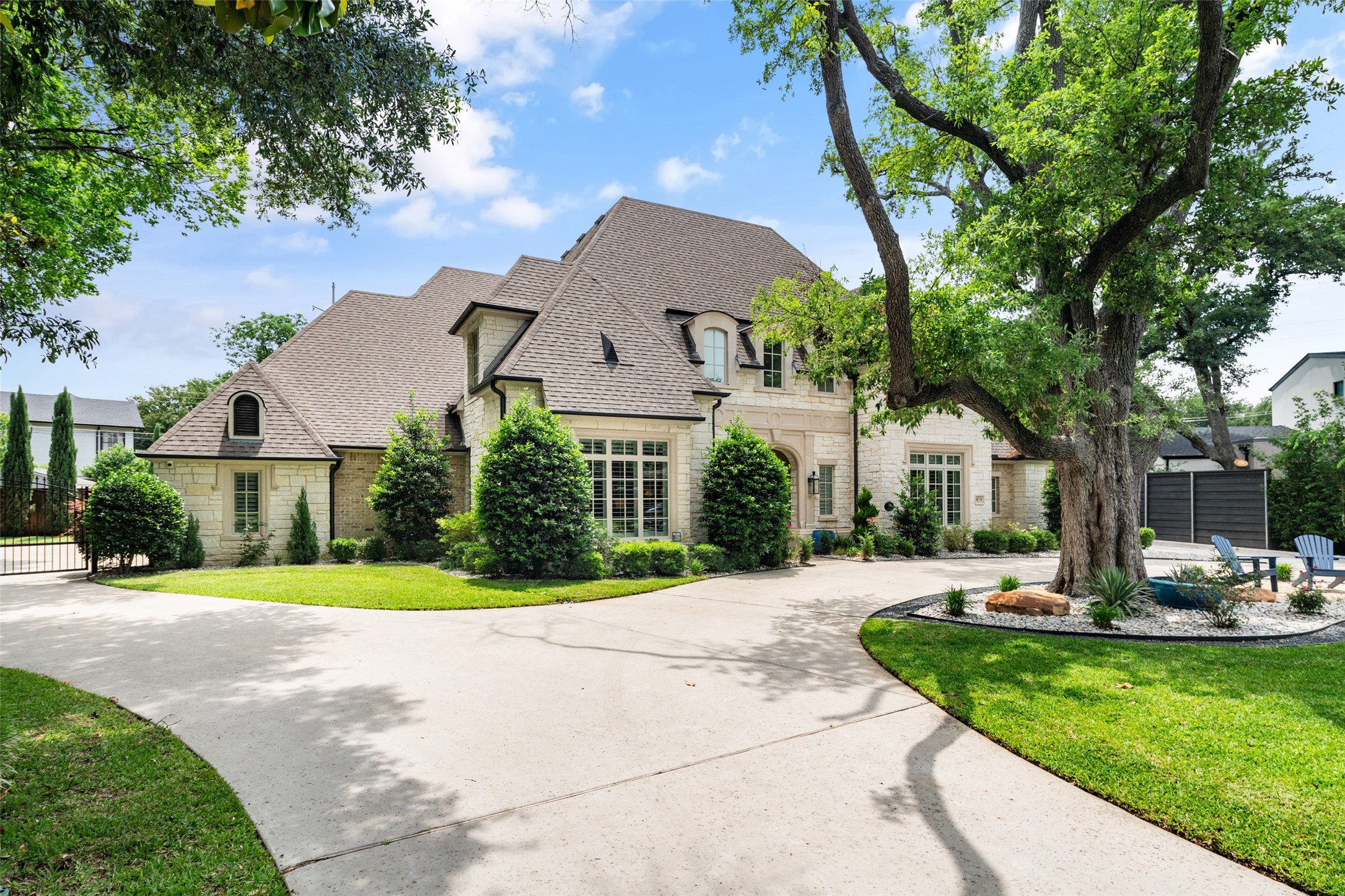 4674 College Park Drive Dallas TX 75229