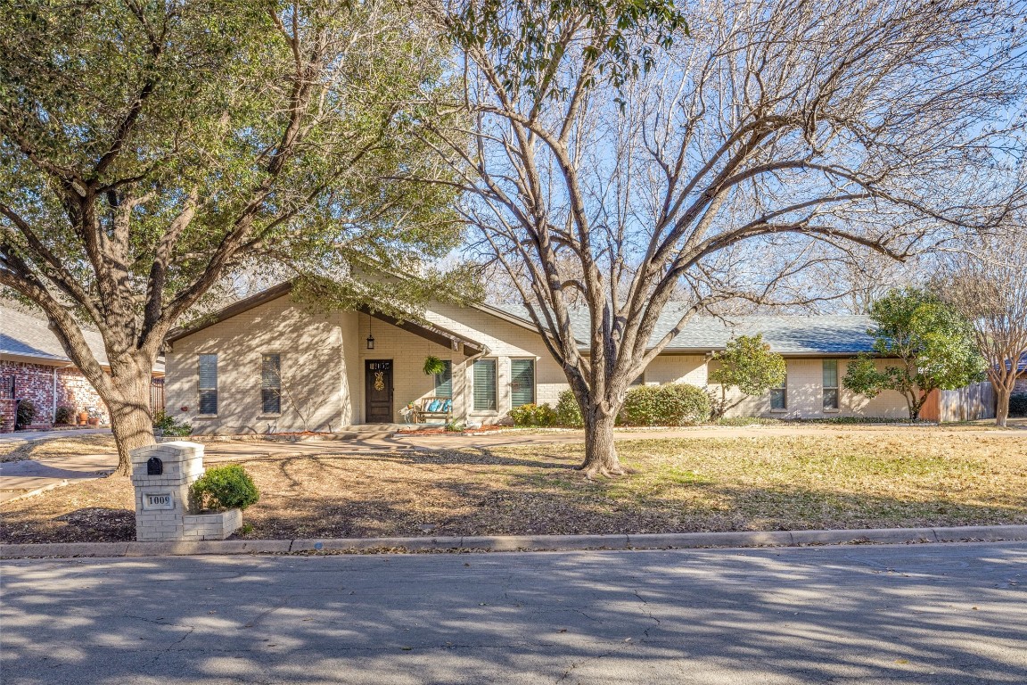1009 Loch Lomond Drive Arlington TX 76012