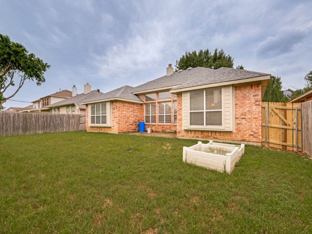 2806 Cheshire Way Grand Prairie TX 75052