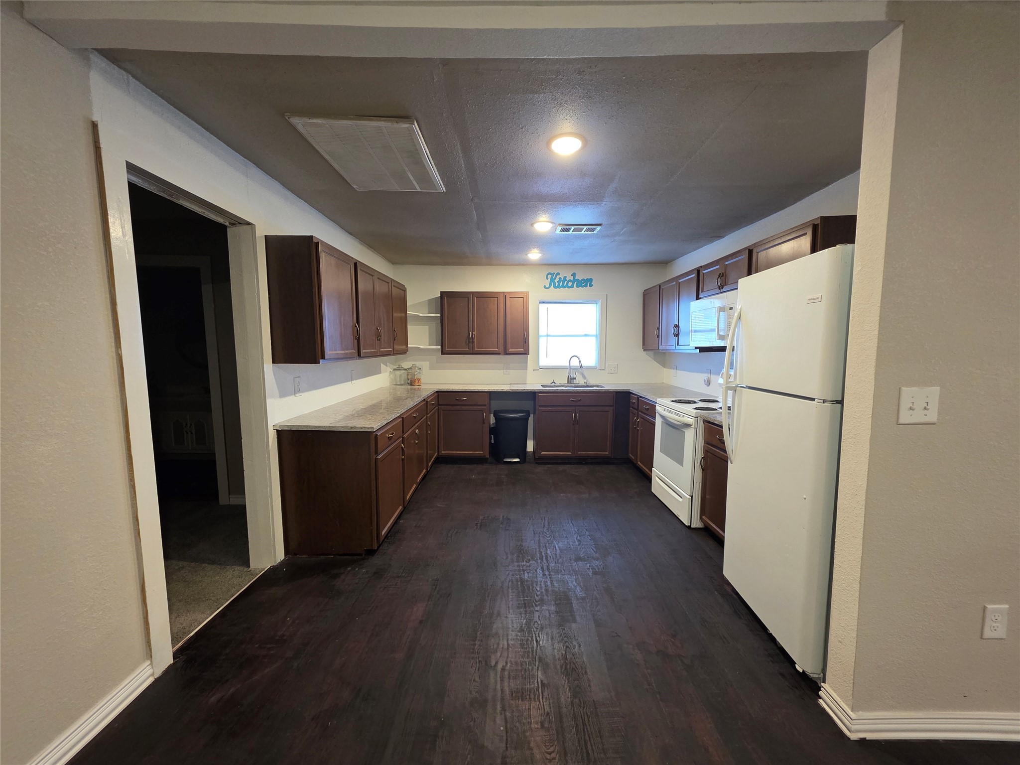 409 E Houston Street Mexia TX 76667