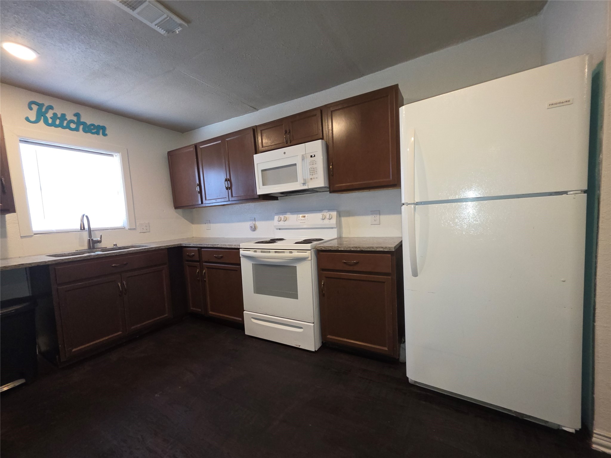409 E Houston Street Mexia TX 76667