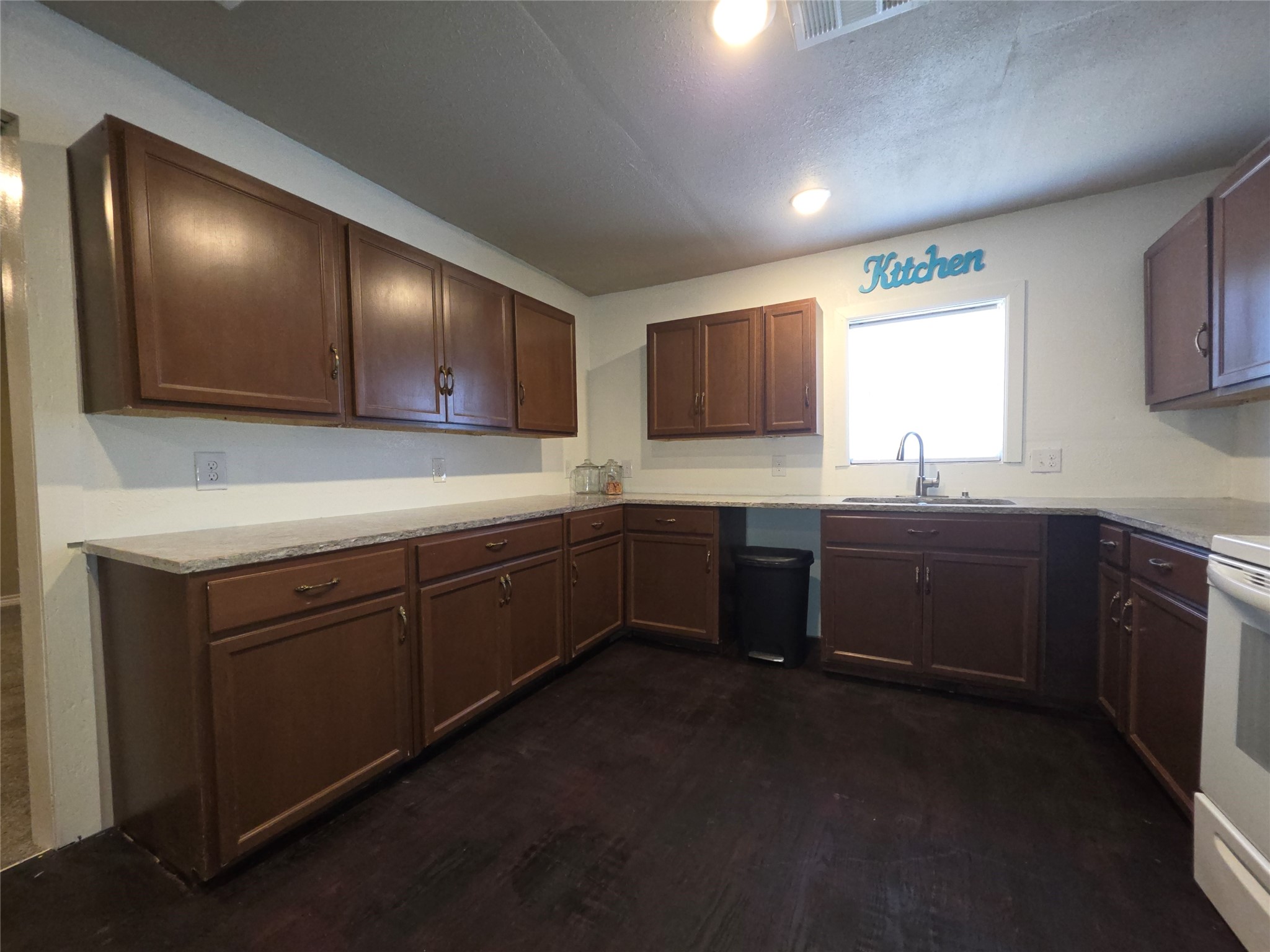 409 E Houston Street Mexia TX 76667