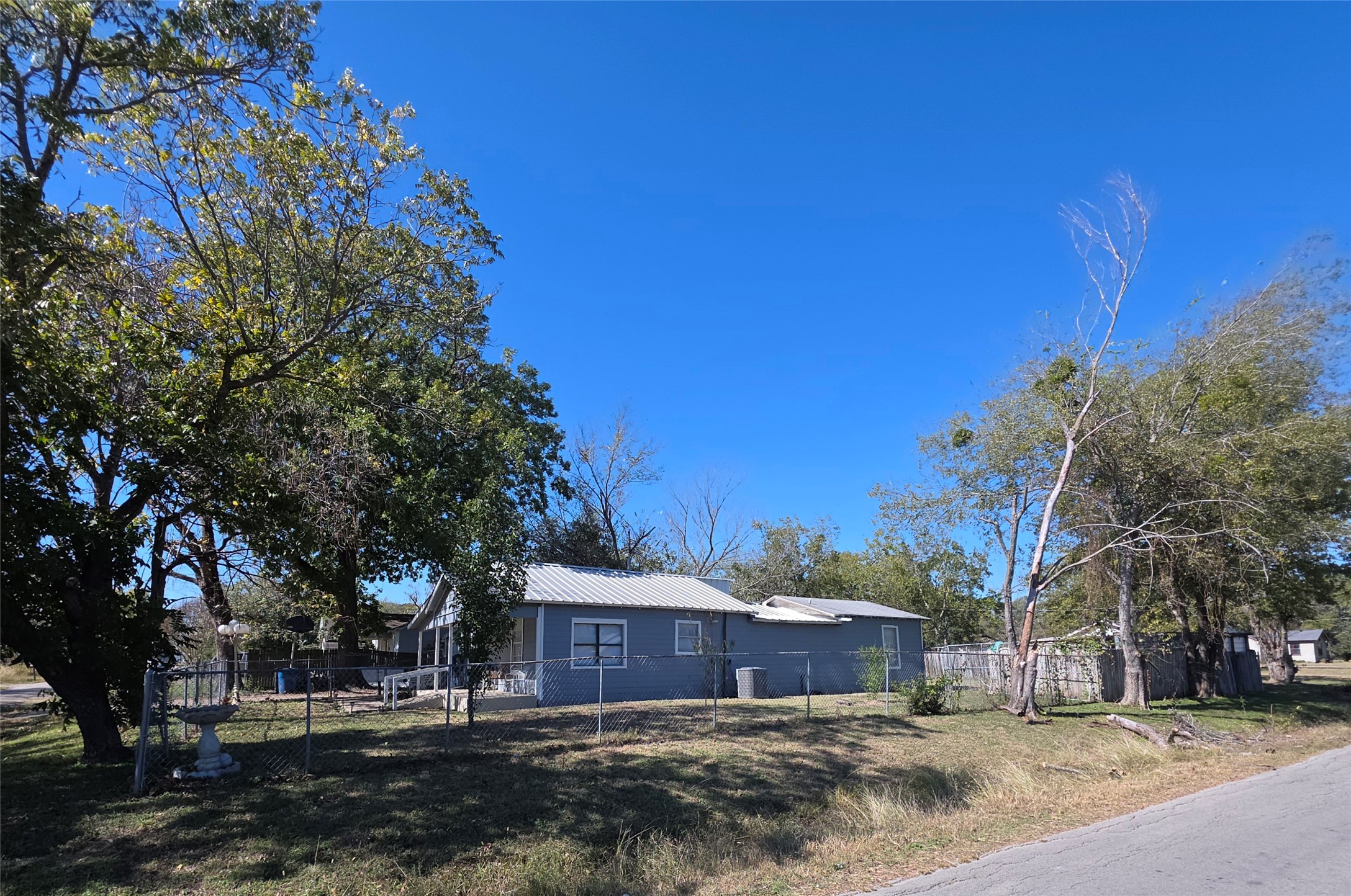 409 E Houston Street Mexia TX 76667