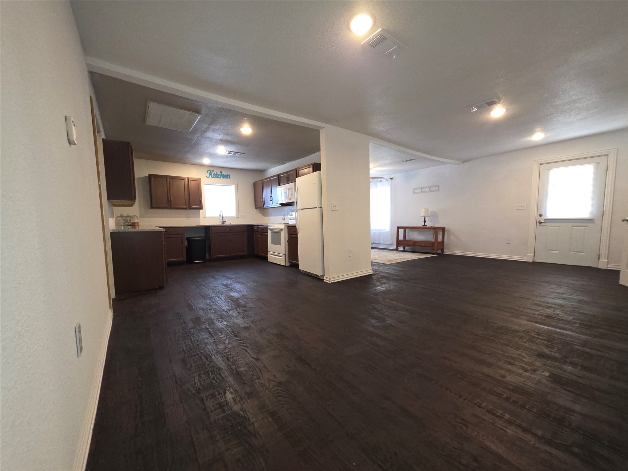 409 E Houston Street Mexia TX 76667
