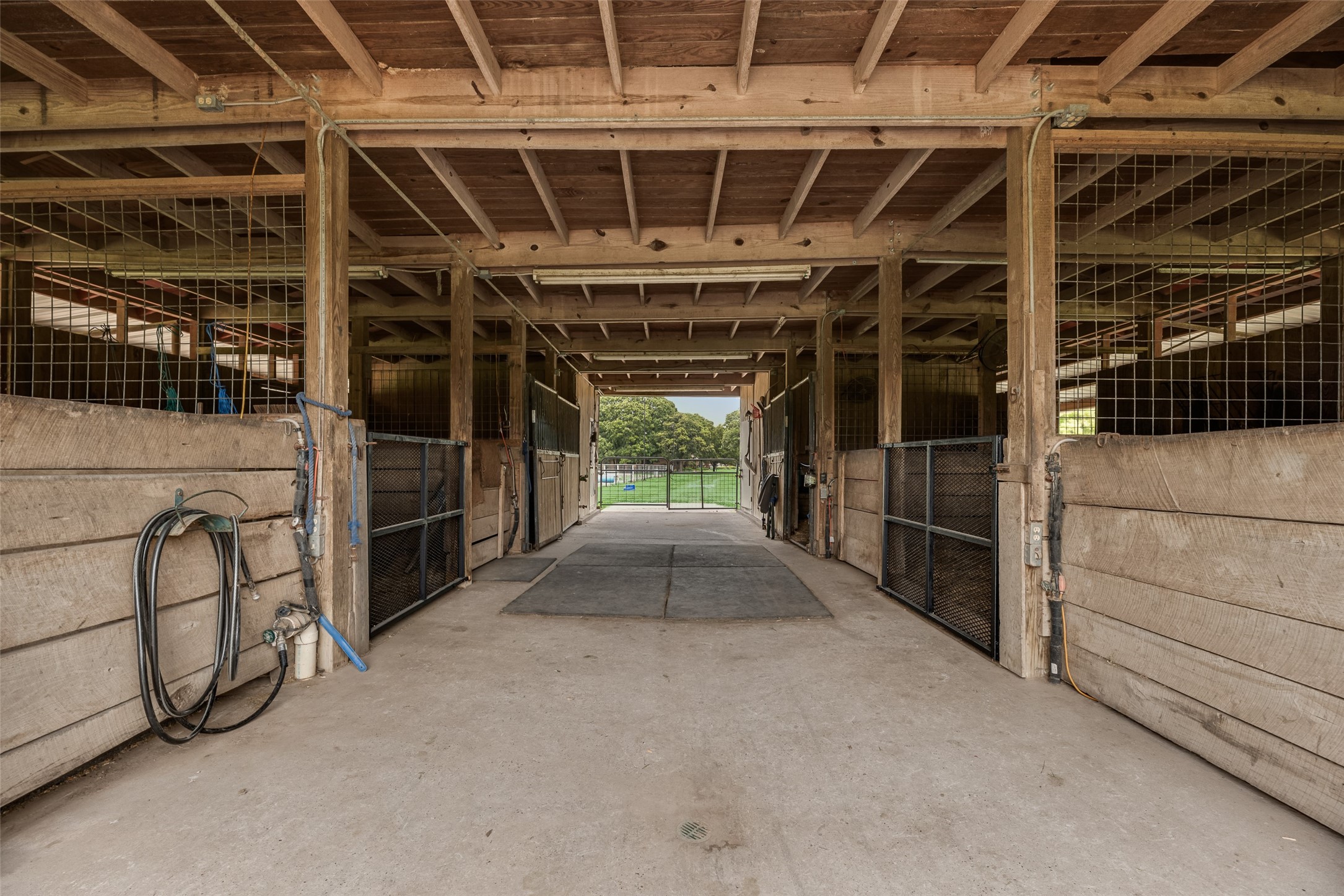 1040 County Road 3505 Quinlan TX 75474