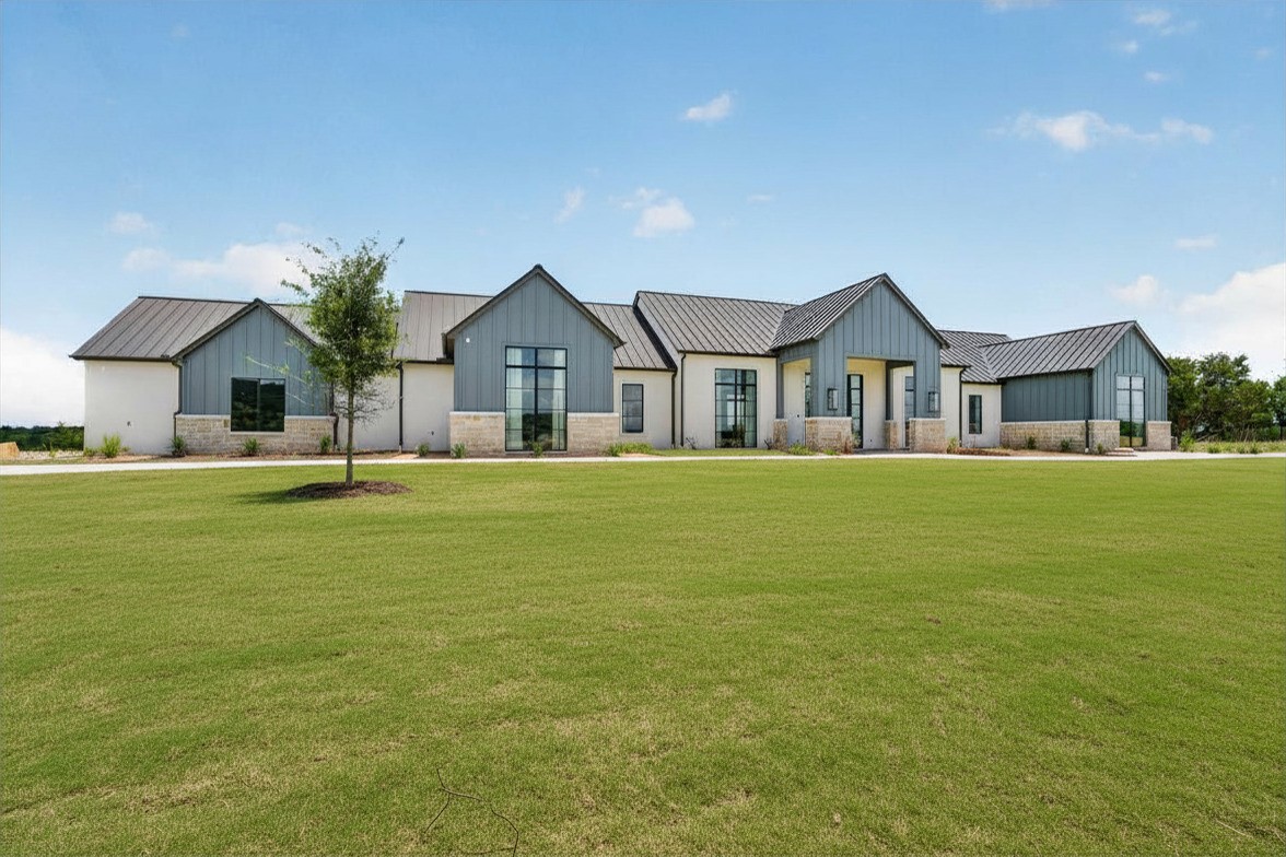 220 Cavalier Court Strawn TX 76475