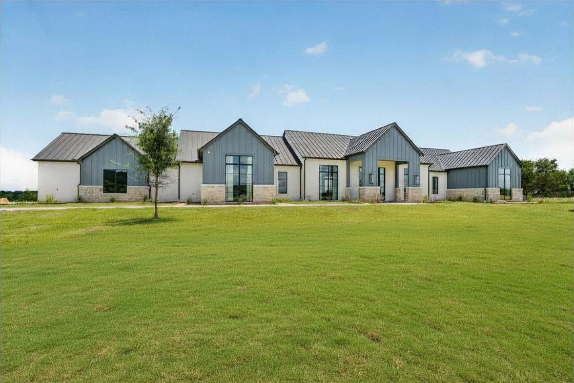 220 Cavalier Court Strawn TX 76475