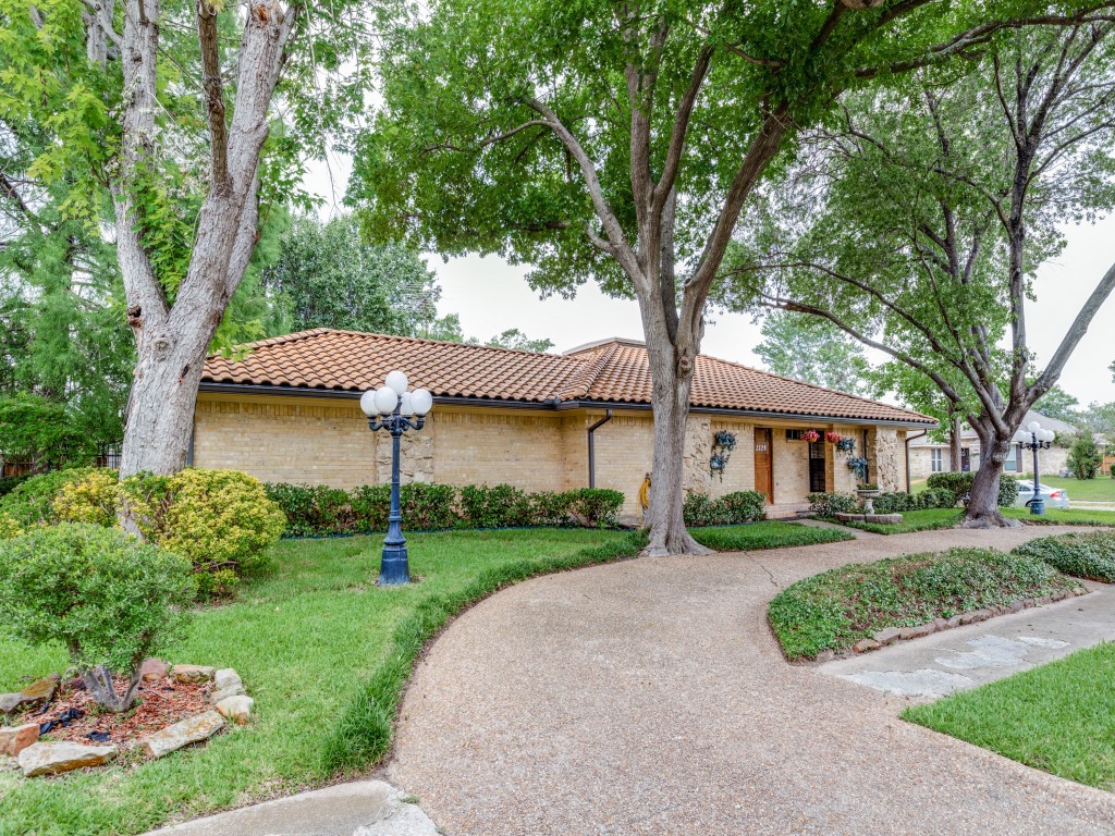 2529 Parkside Drive Garland TX 75040