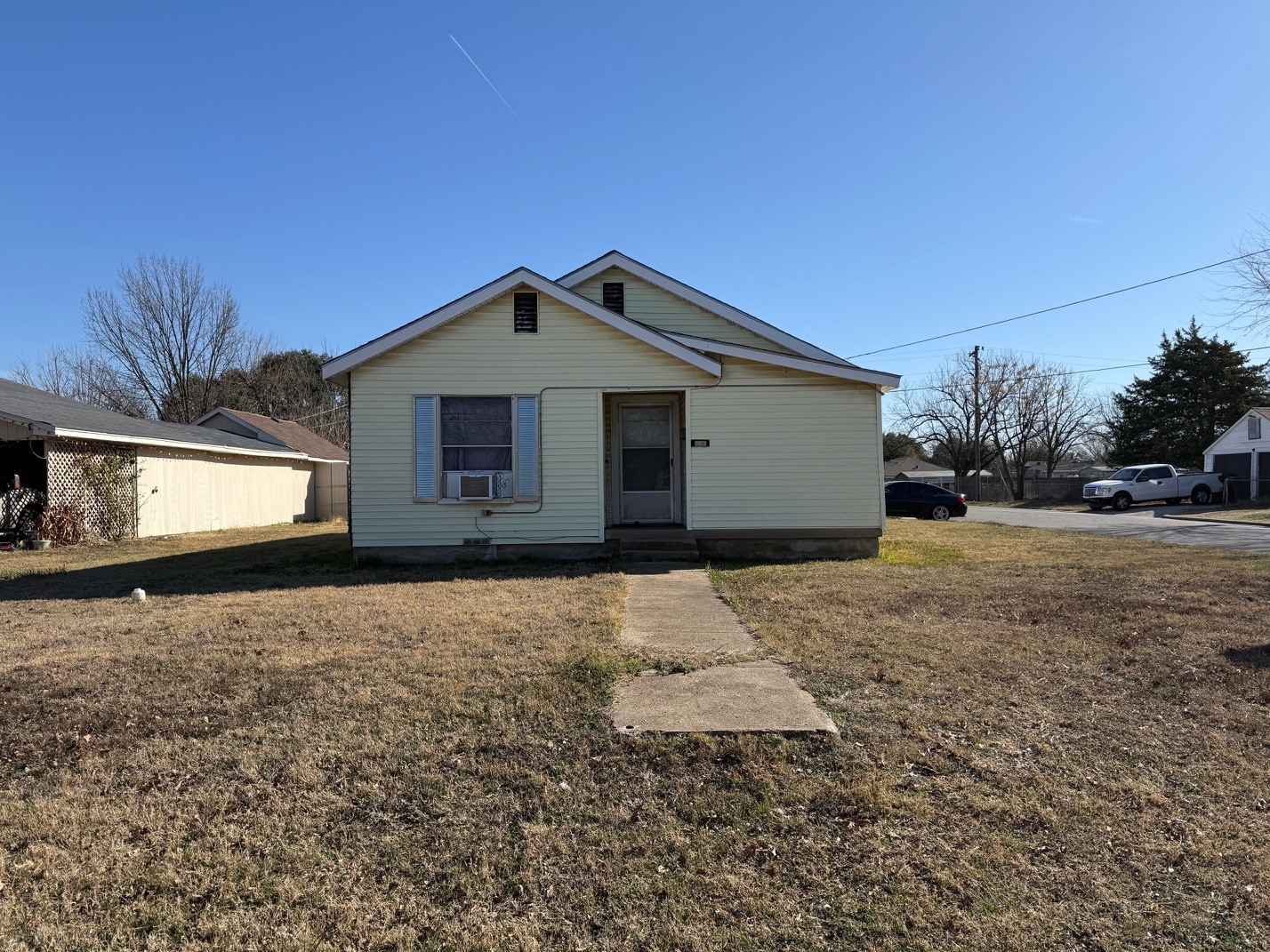 636 S Center Street Grand Prairie TX 75051