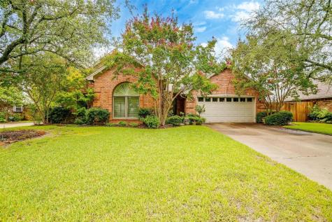 10105 Wandering Way Street Benbrook TX 76126