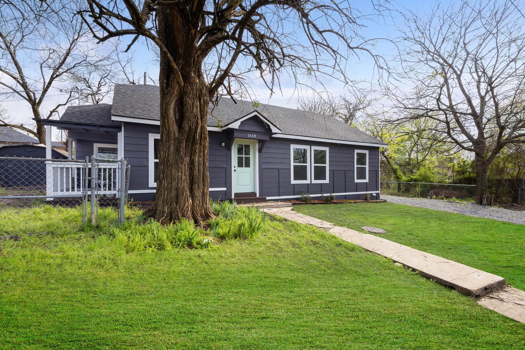 1618 E Chaffin Street Sherman TX 75090