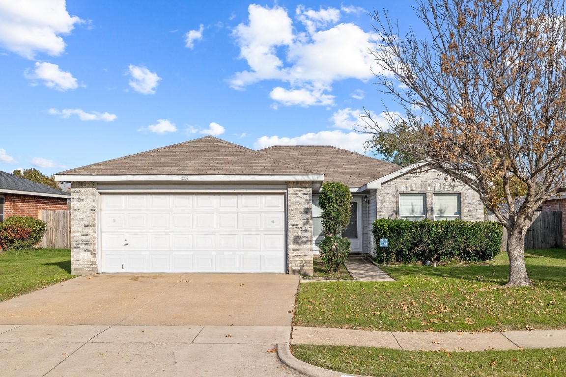 1009 Mazourka Drive Arlington TX 76001