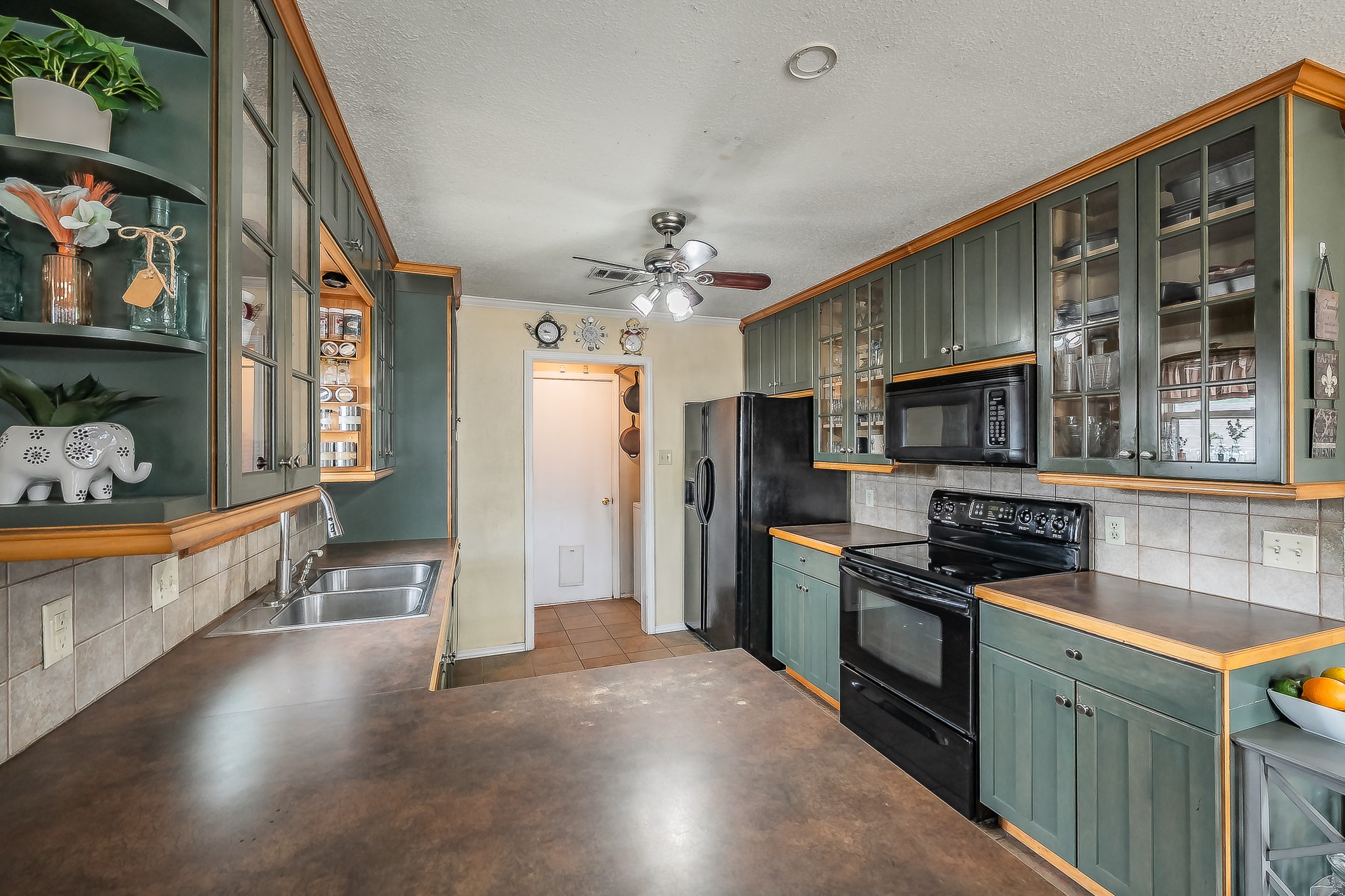 748 Regency Drive Hurst TX 76054
