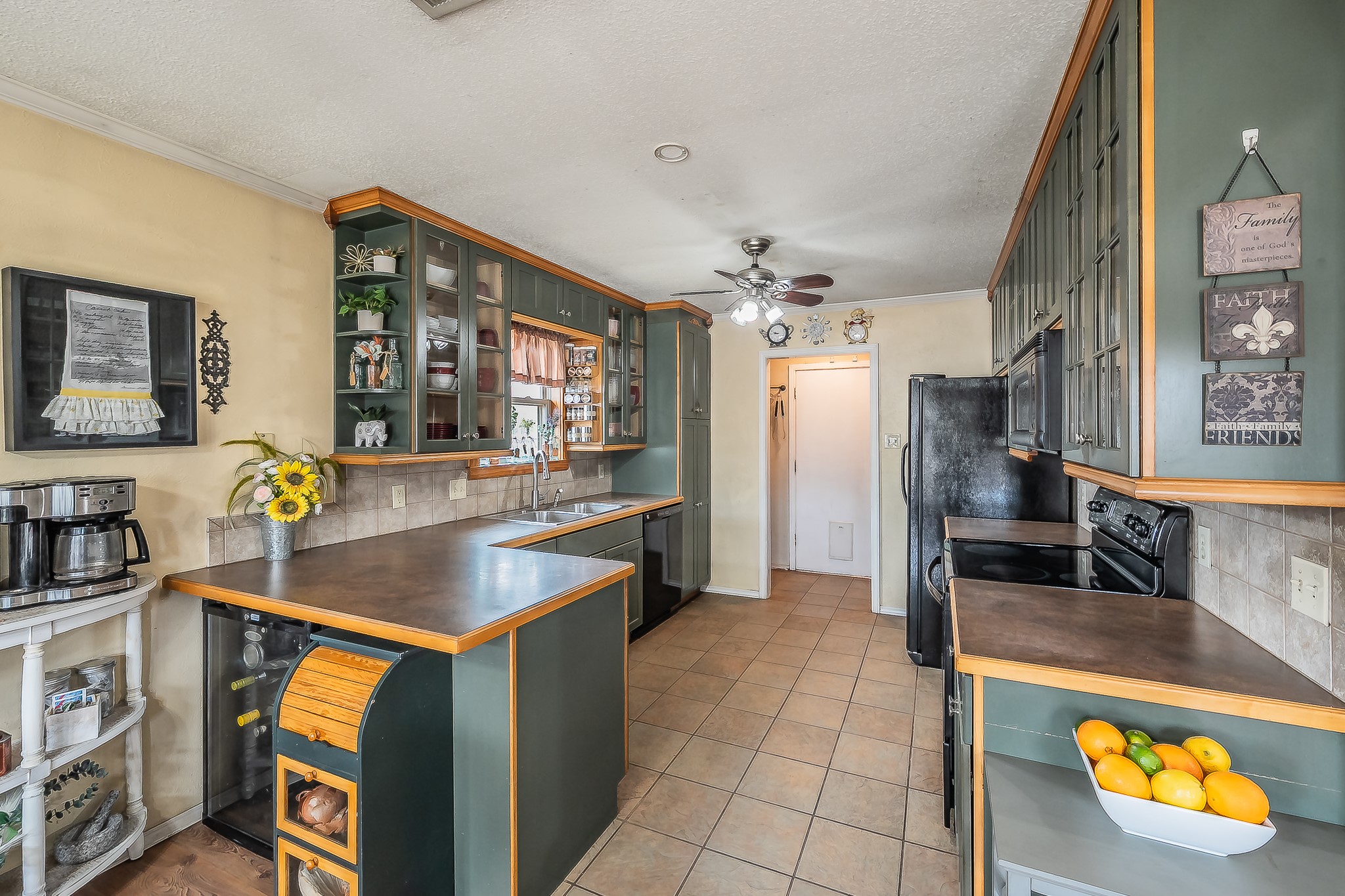 748 Regency Drive Hurst TX 76054