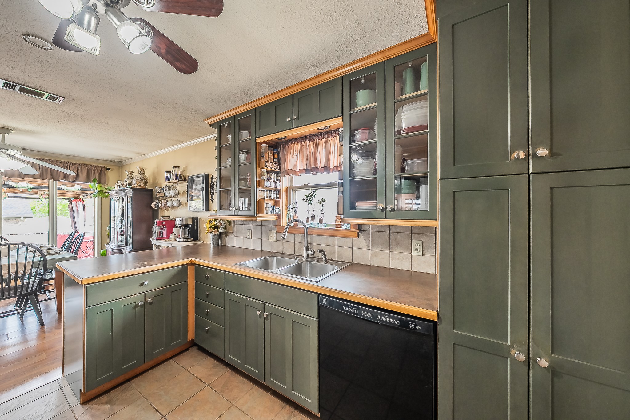 748 Regency Drive Hurst TX 76054