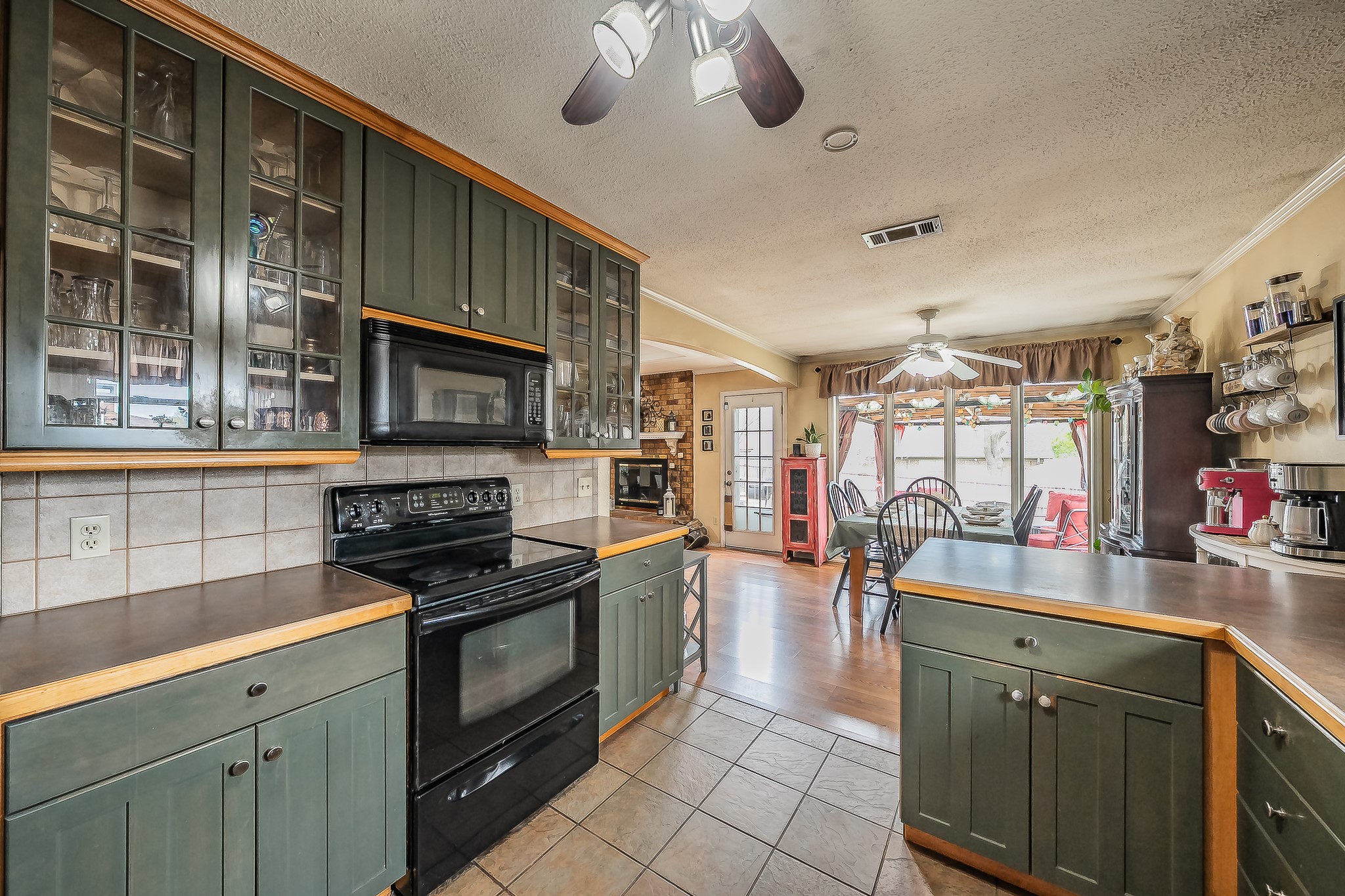 748 Regency Drive Hurst TX 76054