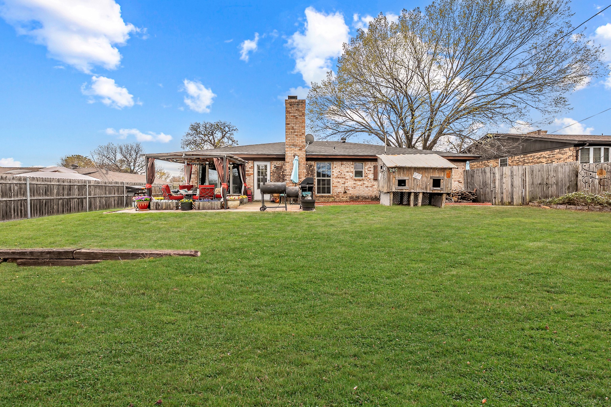 748 Regency Drive Hurst TX 76054