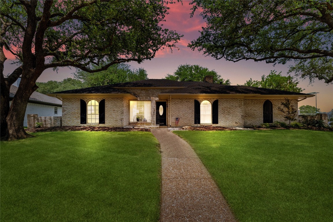 6829 Saint Anne Street Dallas TX 75248