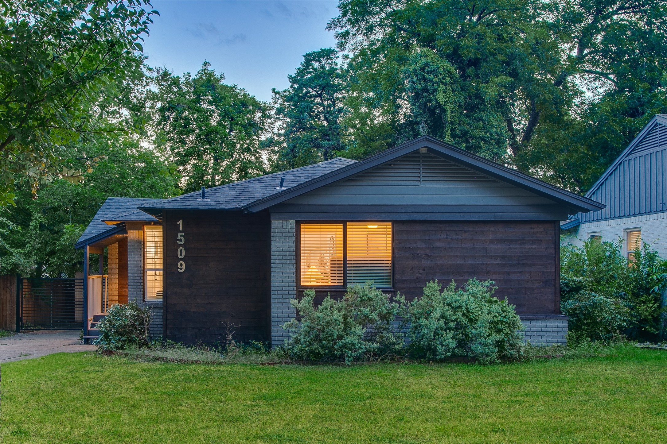 1509 Arizona Avenue Dallas TX 75216