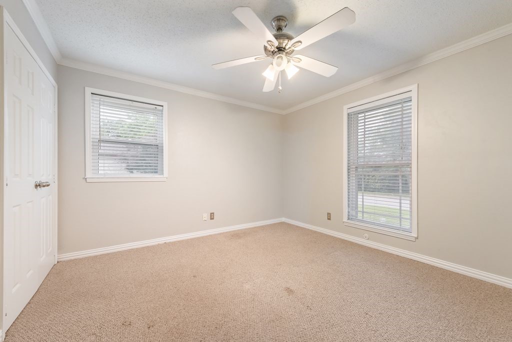 809 Buffalo Drive Arlington TX 76013