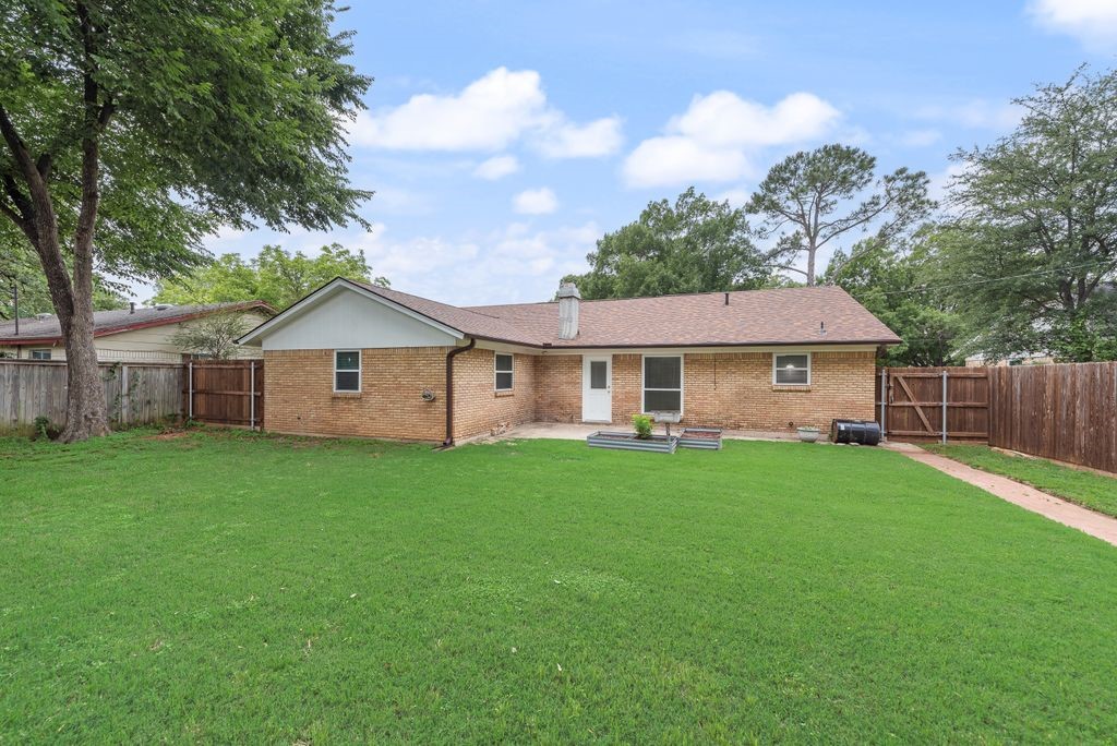809 Buffalo Drive Arlington TX 76013