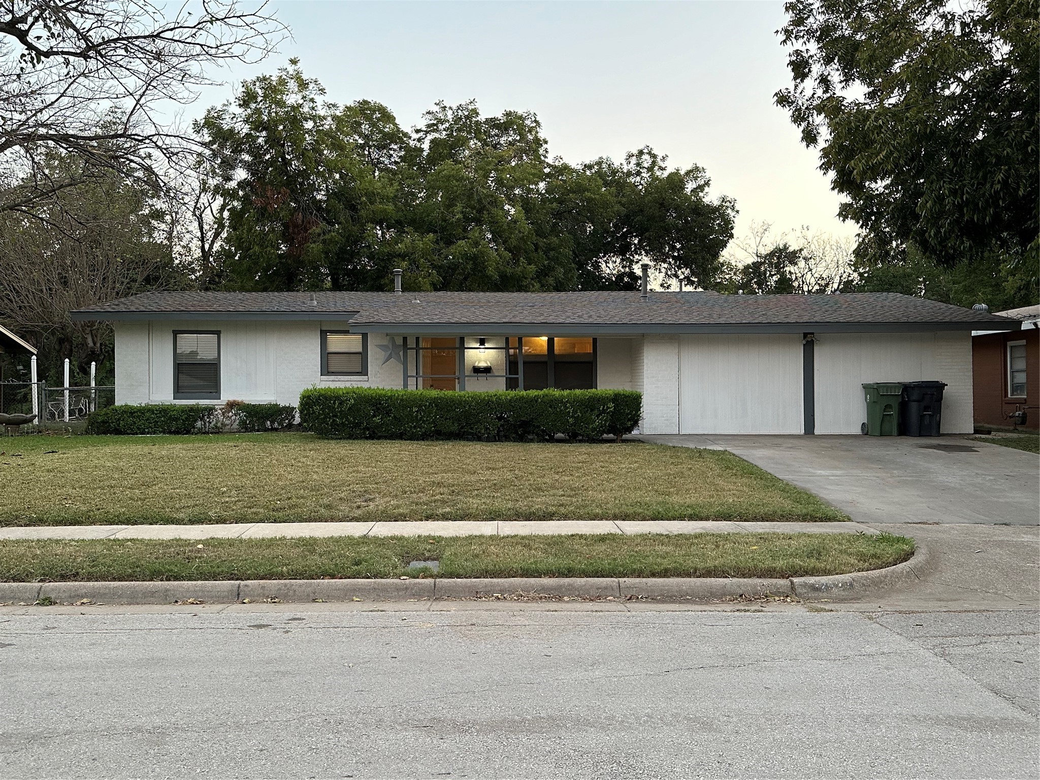 2422 Cloverdale Street Arlington TX 76010