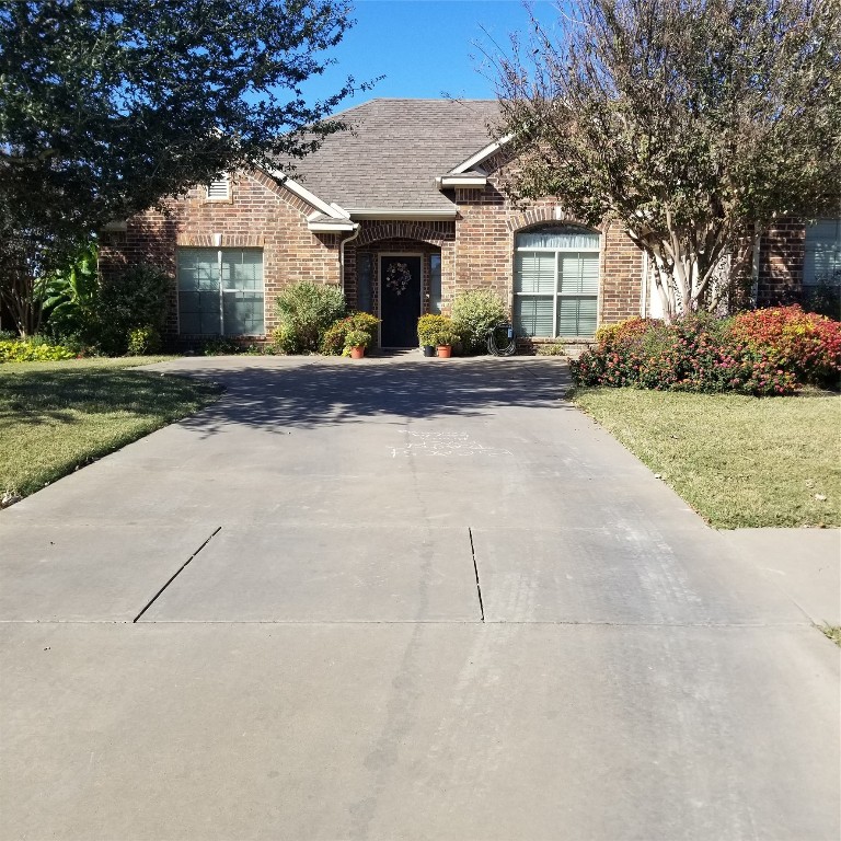 718 Woodcrest Drive Ennis TX 75119