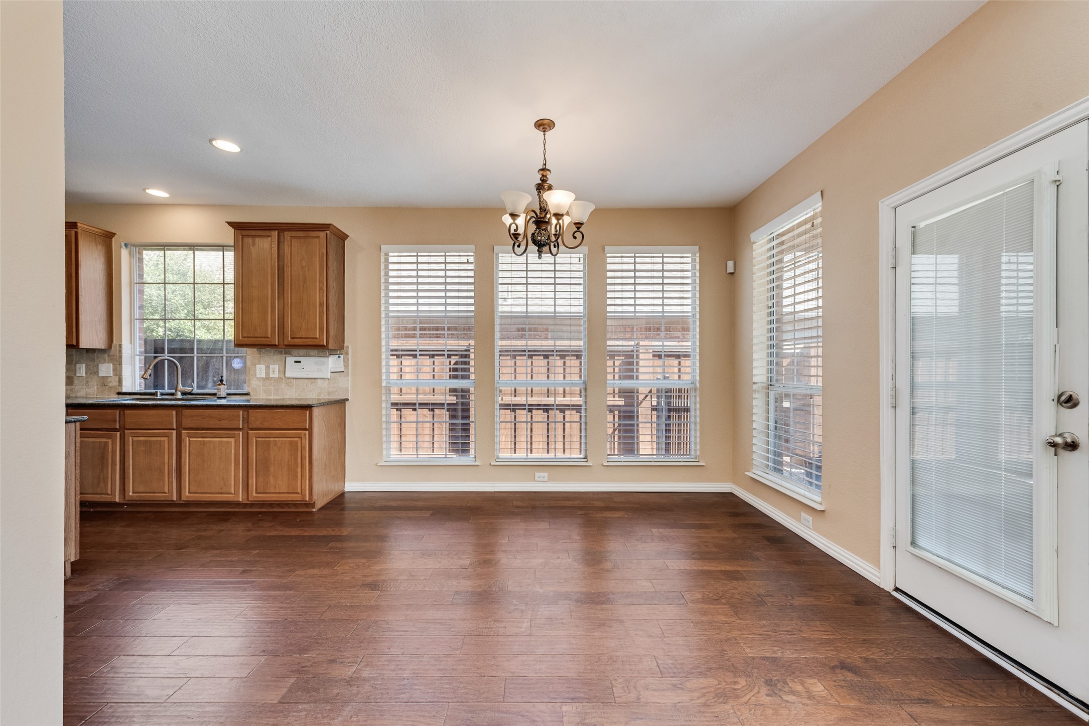 2467 Harbour Drive Grand Prairie TX 75054