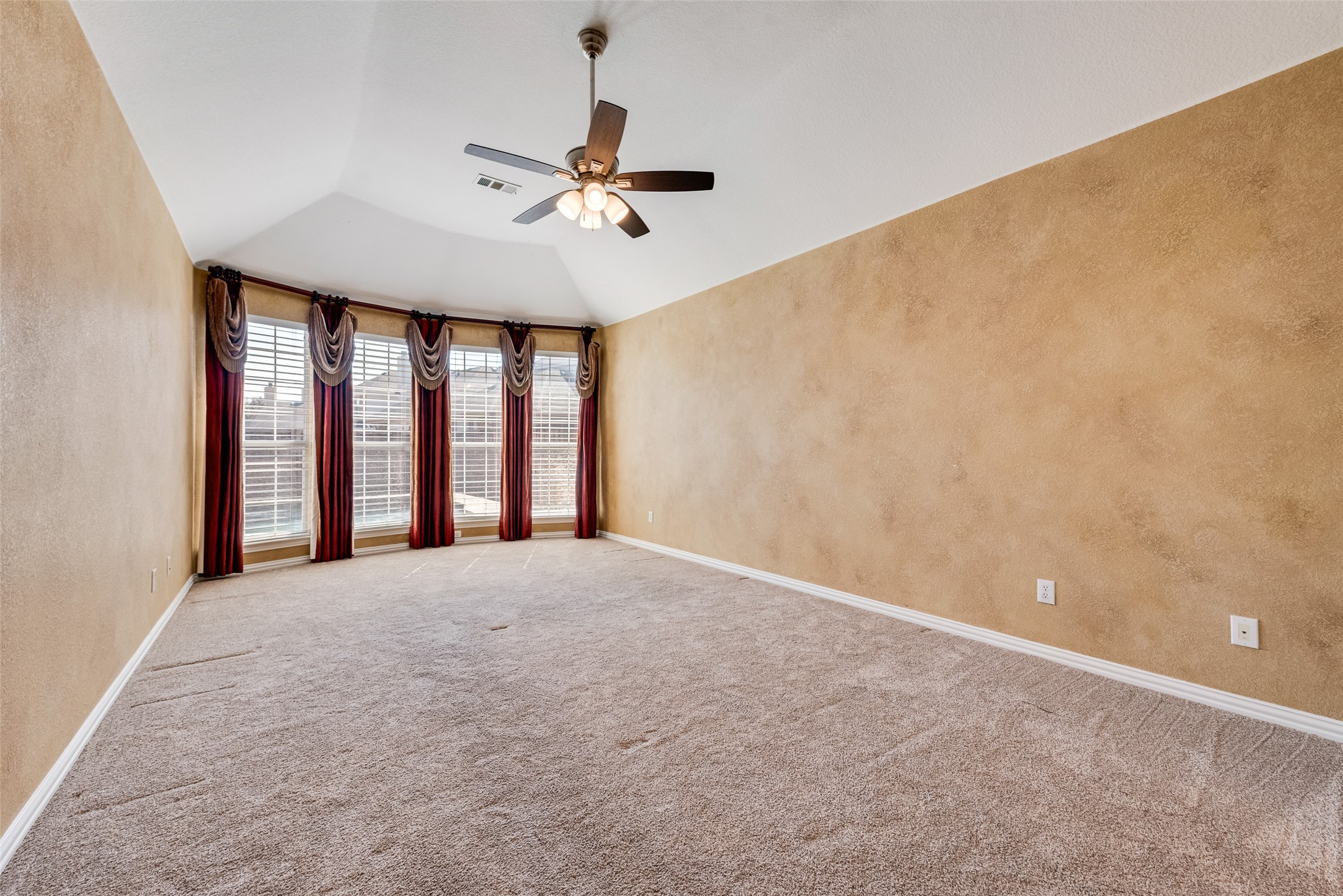 2467 Harbour Drive Grand Prairie TX 75054