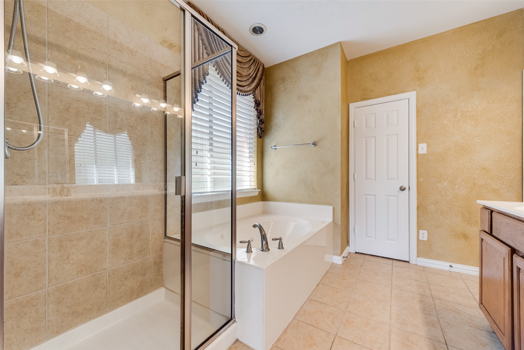 2467 Harbour Drive Grand Prairie TX 75054