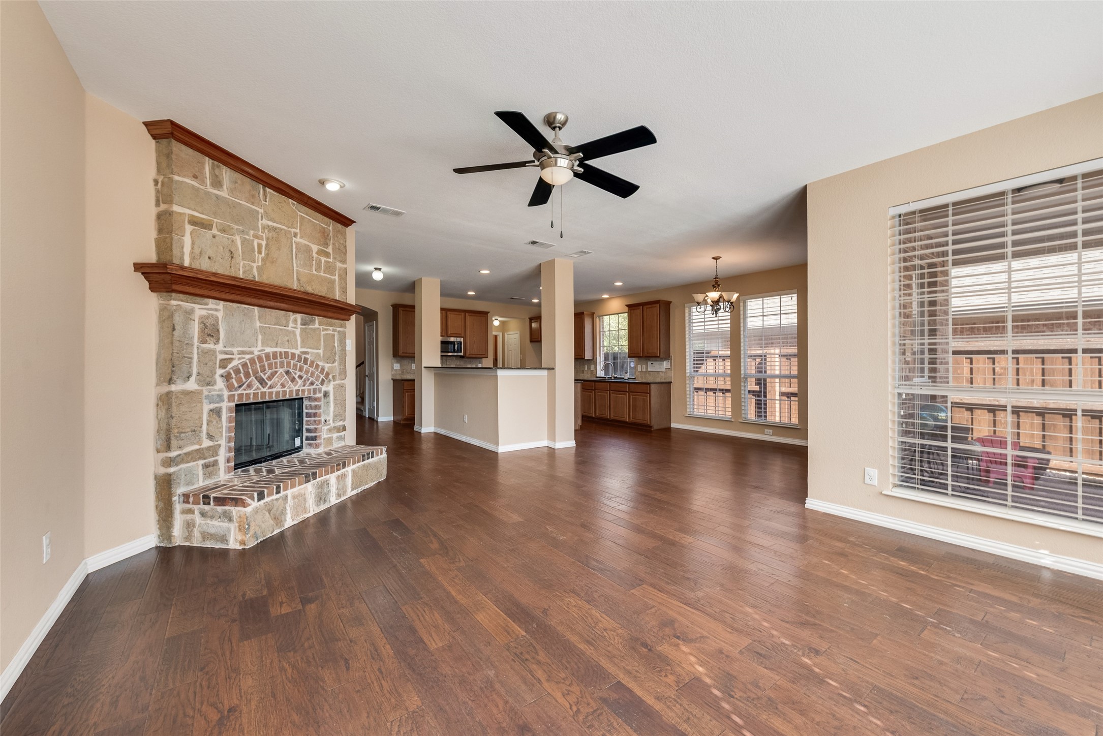 2467 Harbour Drive Grand Prairie TX 75054