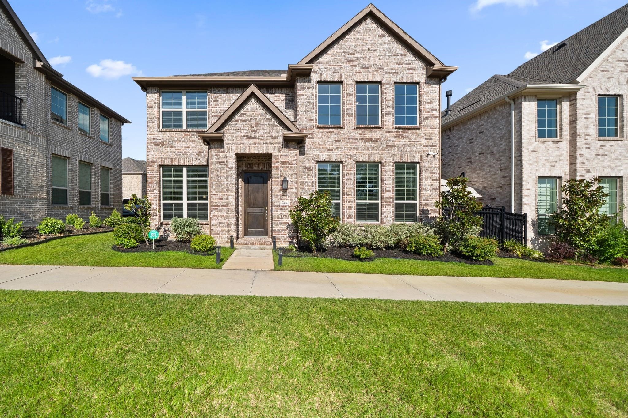 744 Patriot Lane Irving TX 75060