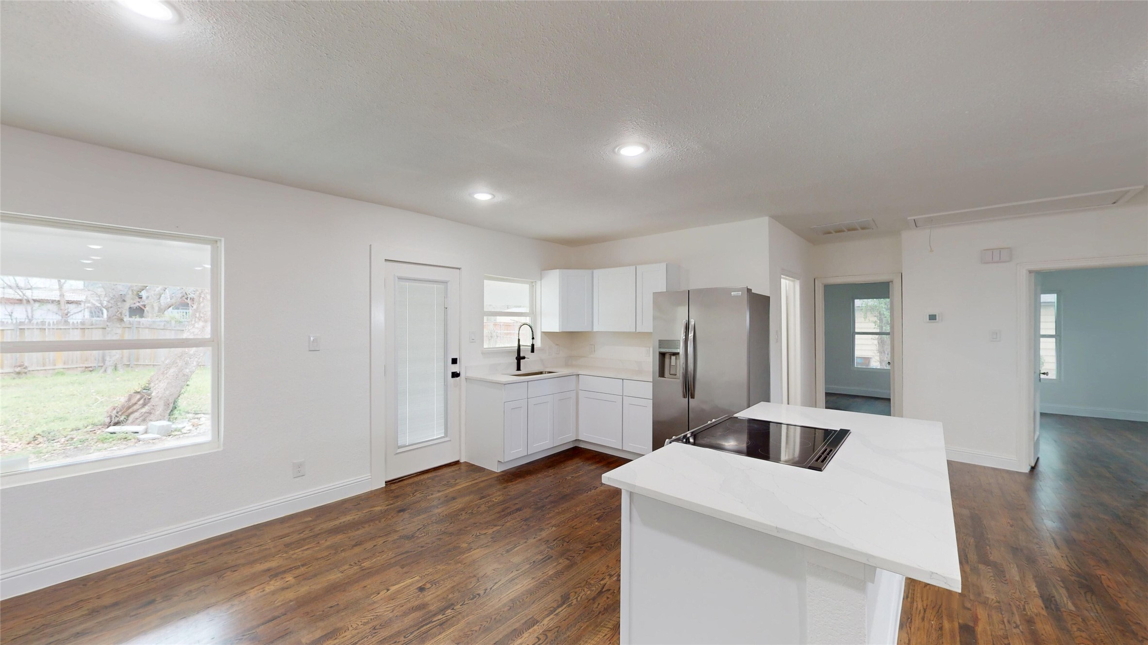 1425 W Walnut Street Garland TX 75042