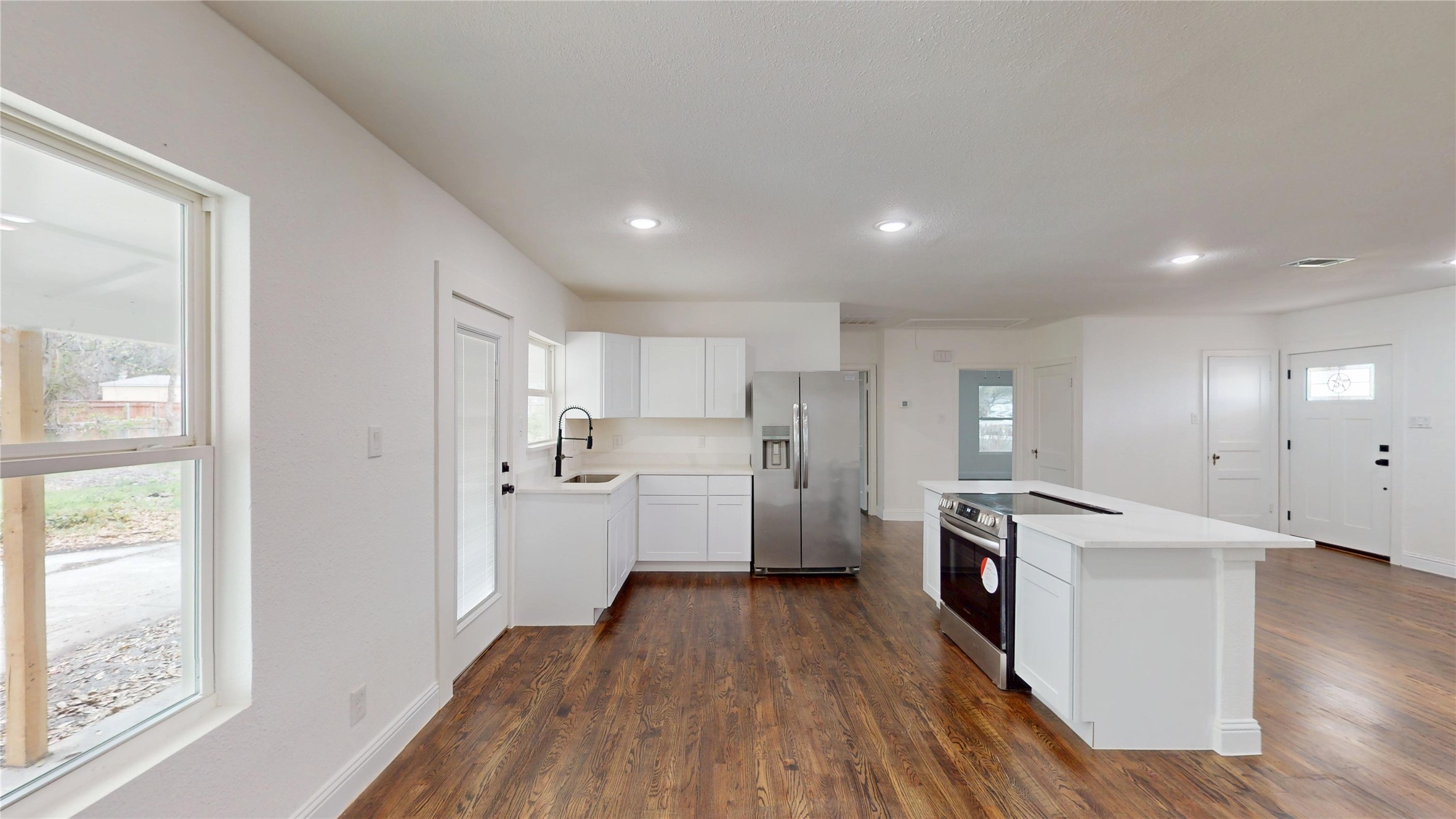 1425 W Walnut Street Garland TX 75042