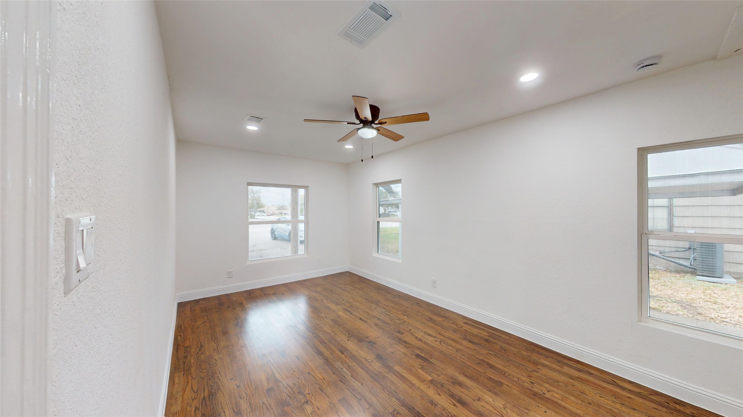 1425 W Walnut Street Garland TX 75042