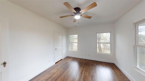 1425 W Walnut Street Garland TX 75042