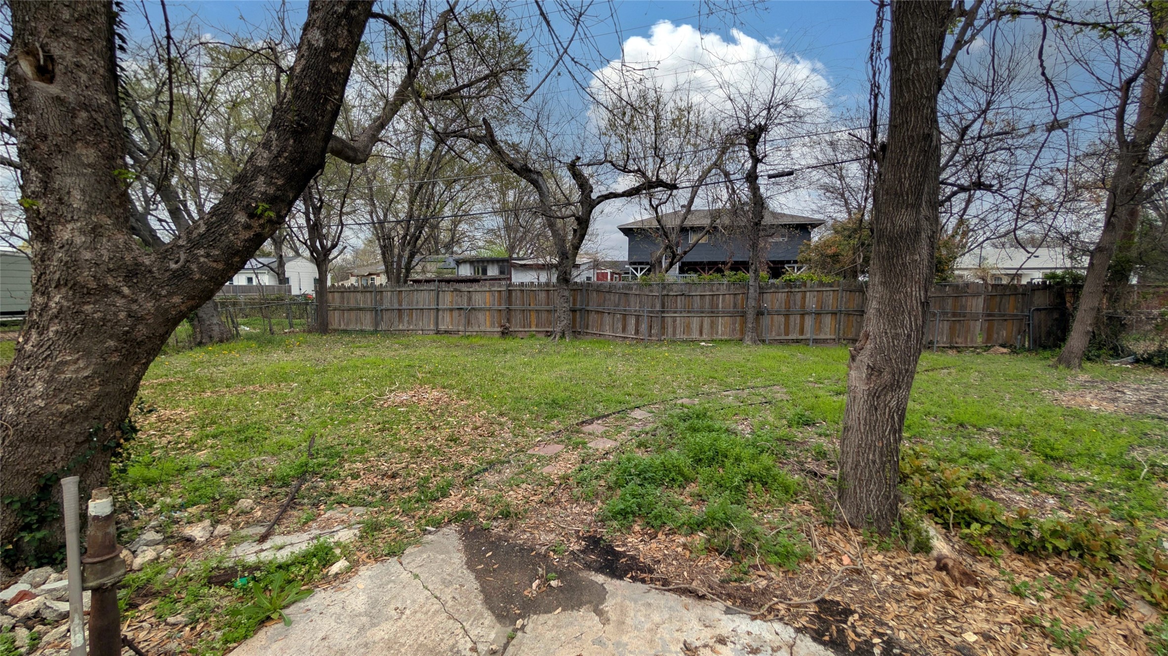 1425 W Walnut Street Garland TX 75042