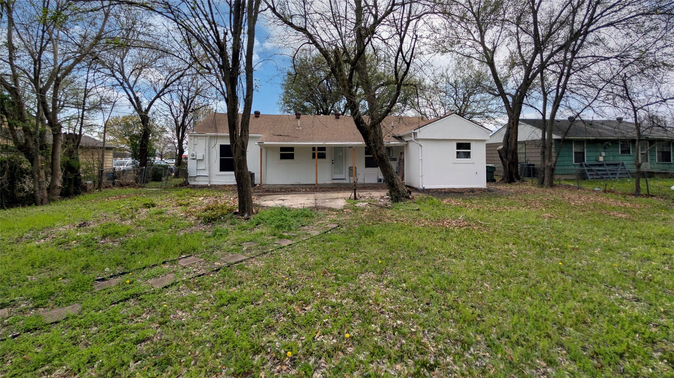 1425 W Walnut Street Garland TX 75042