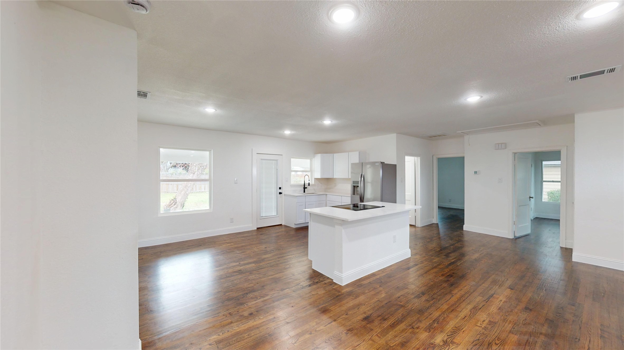 1425 W Walnut Street Garland TX 75042