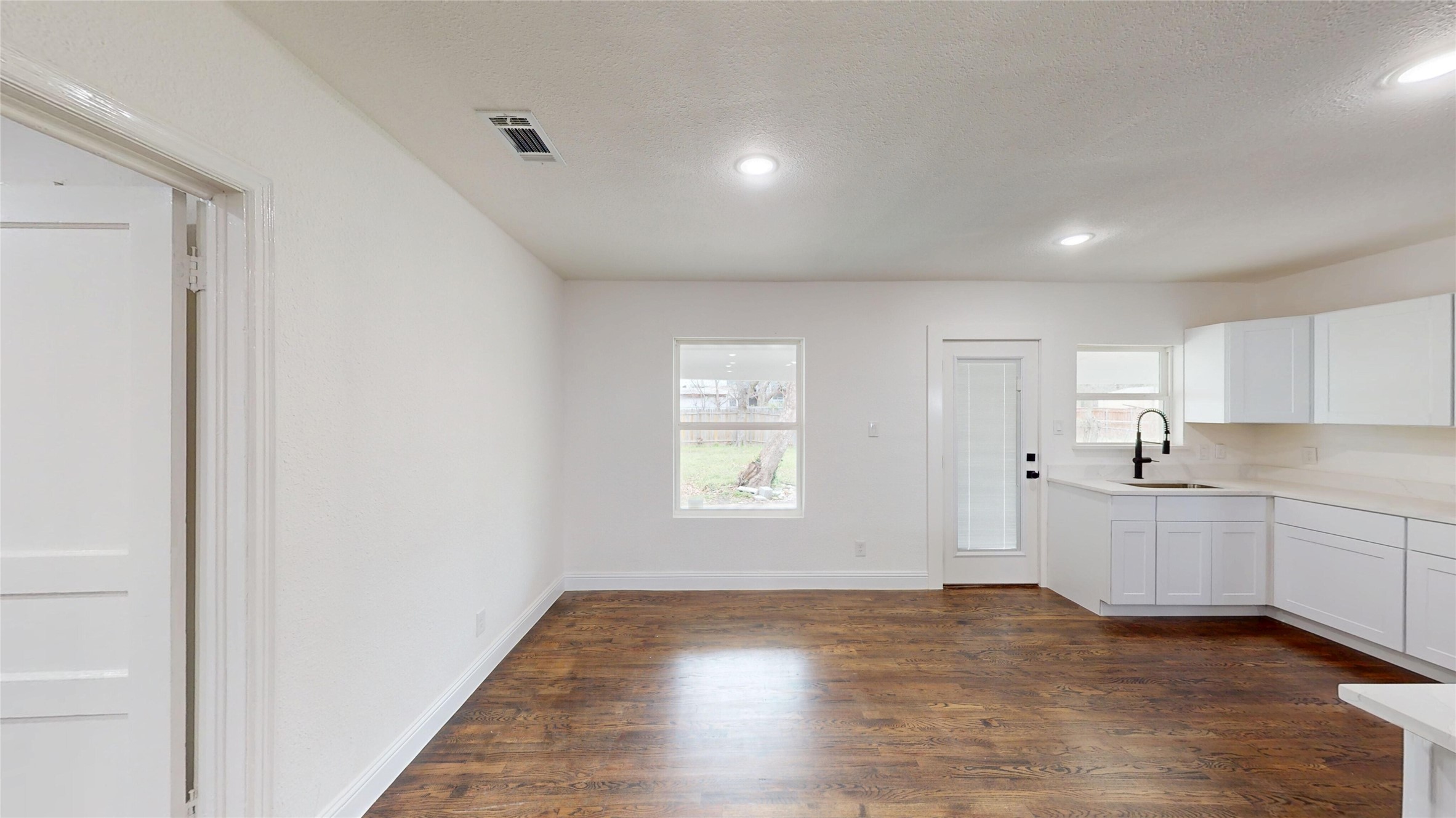 1425 W Walnut Street Garland TX 75042