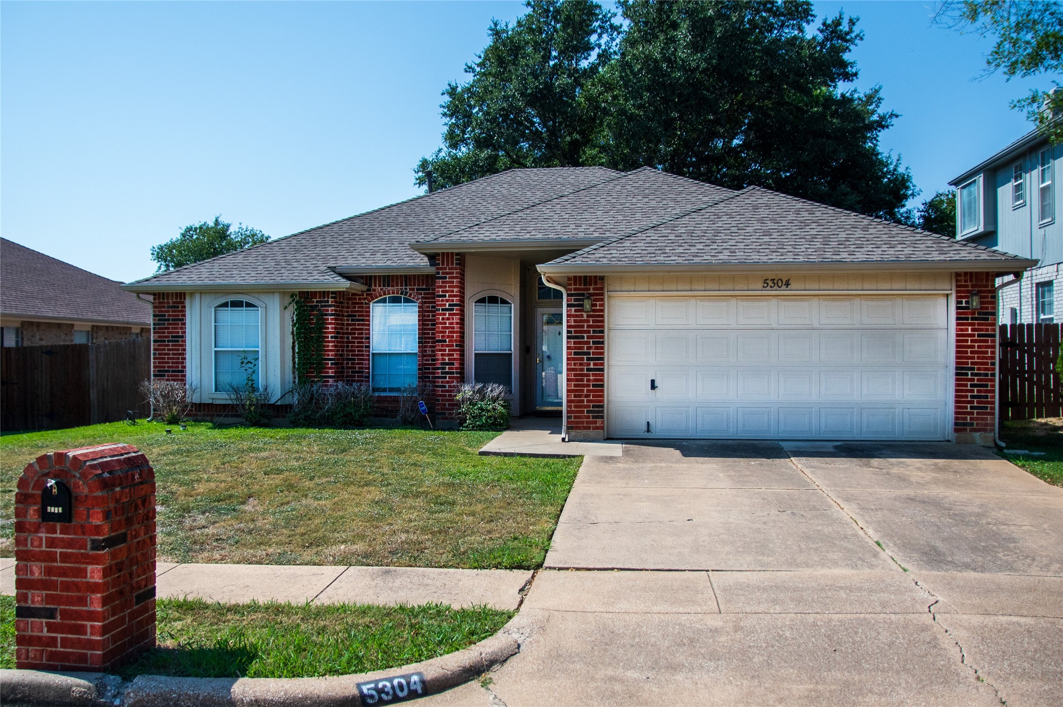 5304 La Viva Lane Arlington TX 76017