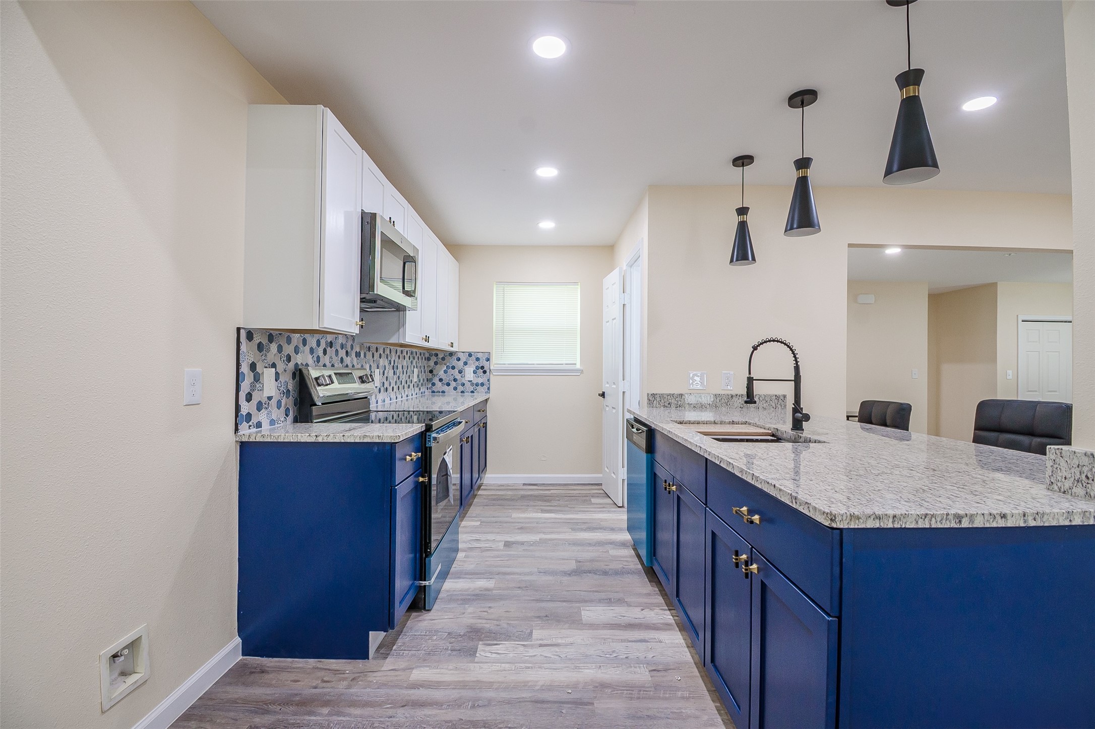 5305 Cahill Oval Street River Oaks TX 76114