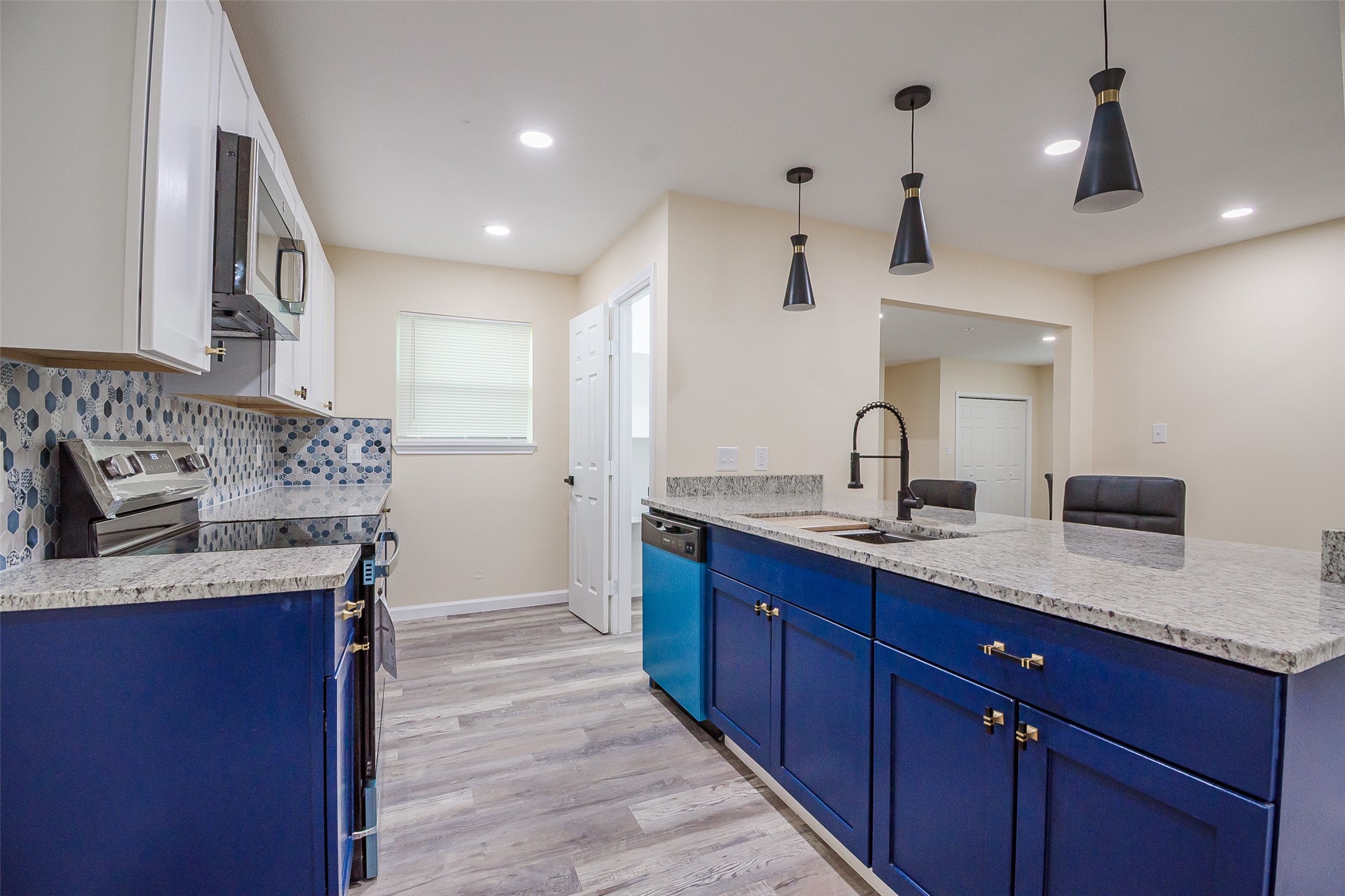 5305 Cahill Oval Street River Oaks TX 76114
