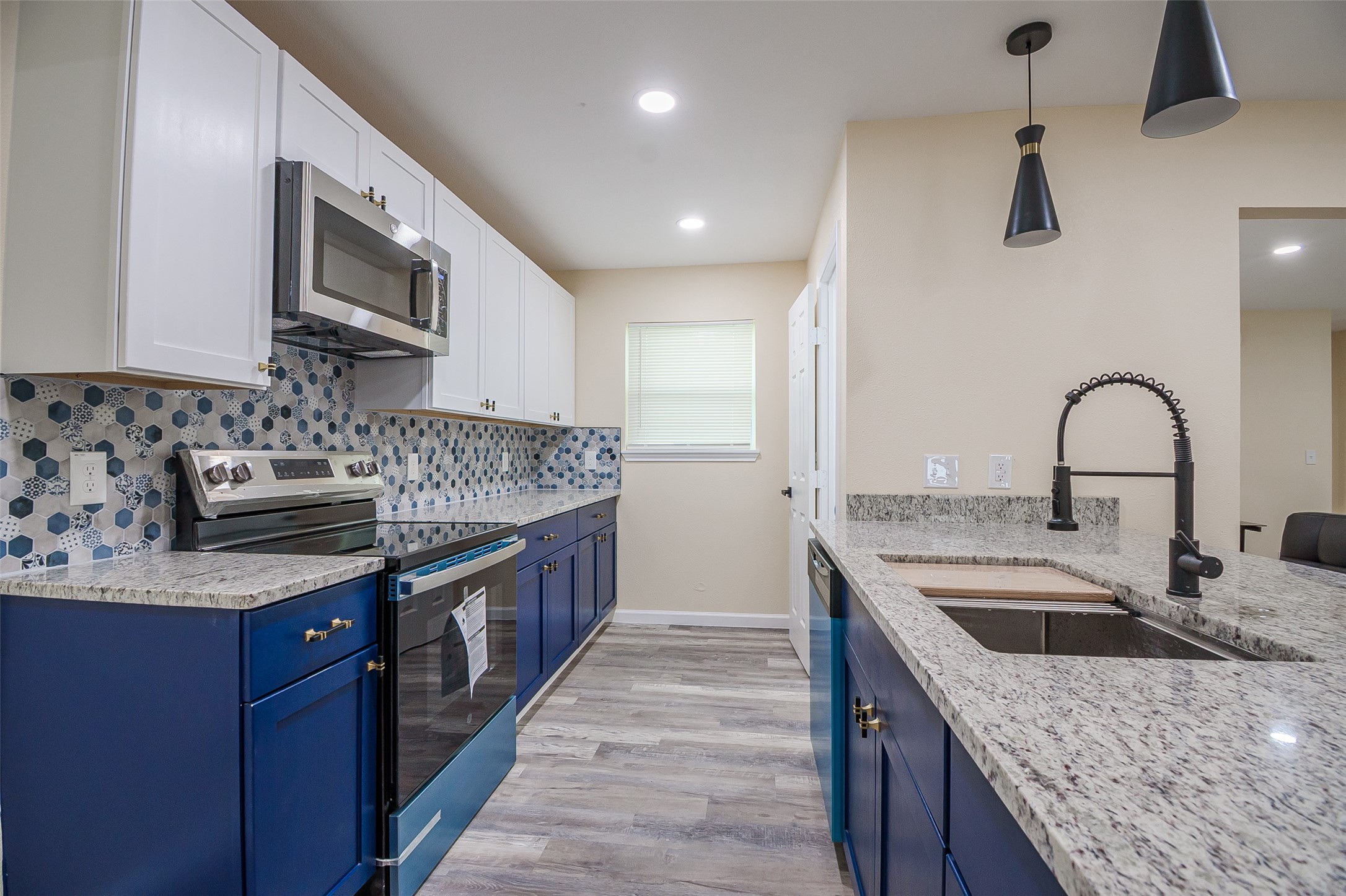 5305 Cahill Oval Street River Oaks TX 76114