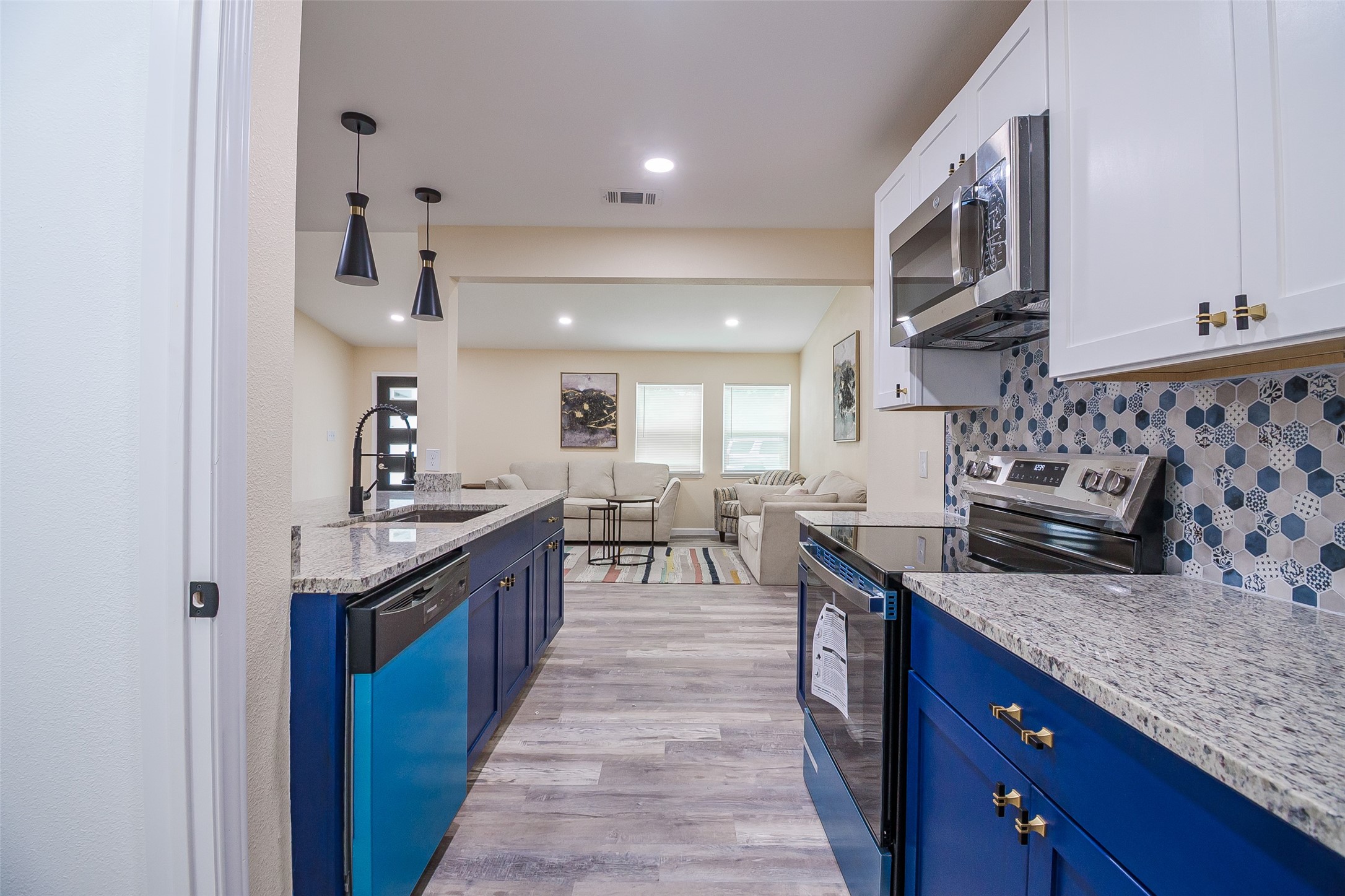 5305 Cahill Oval Street River Oaks TX 76114