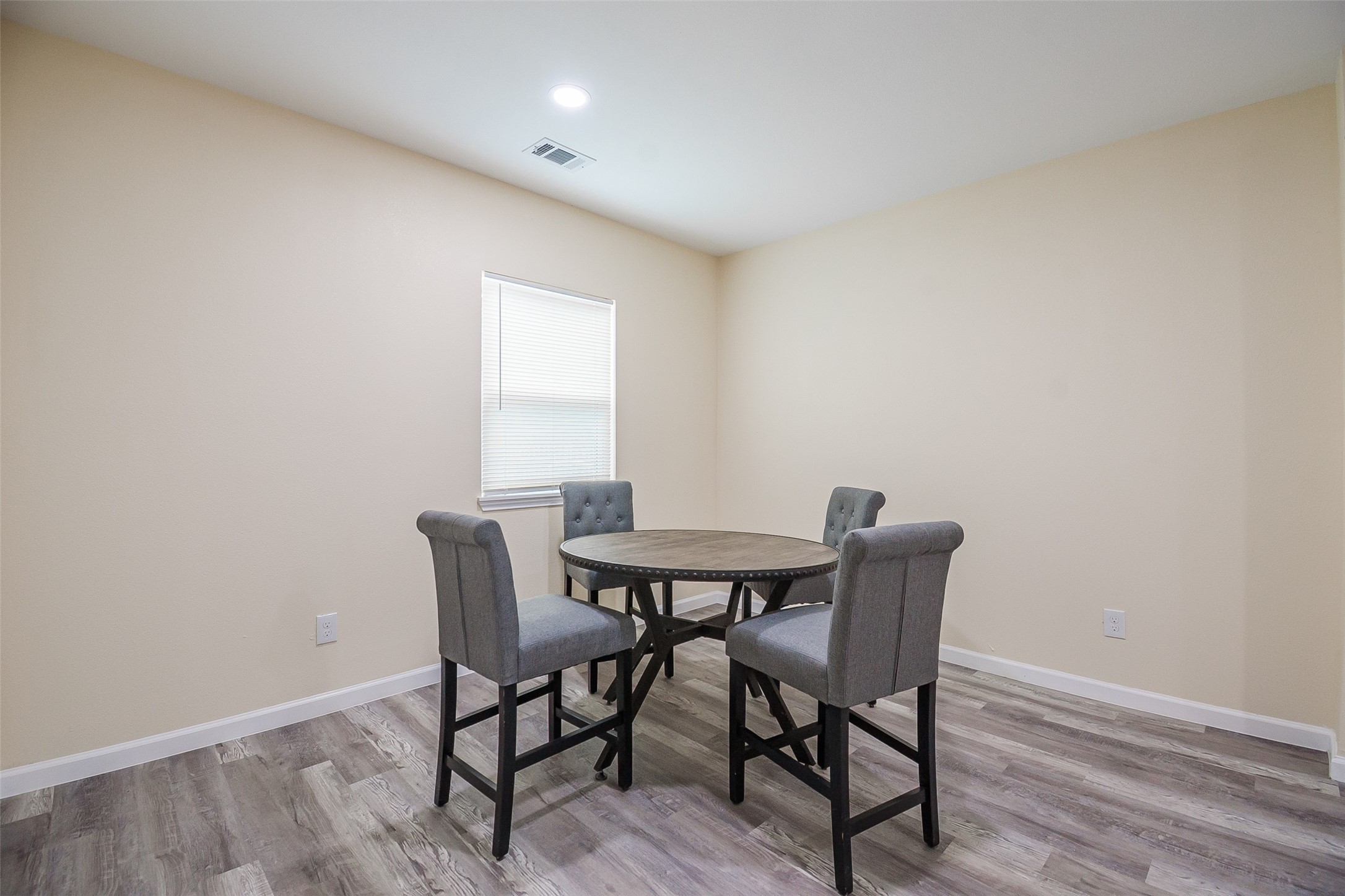 5305 Cahill Oval Street River Oaks TX 76114
