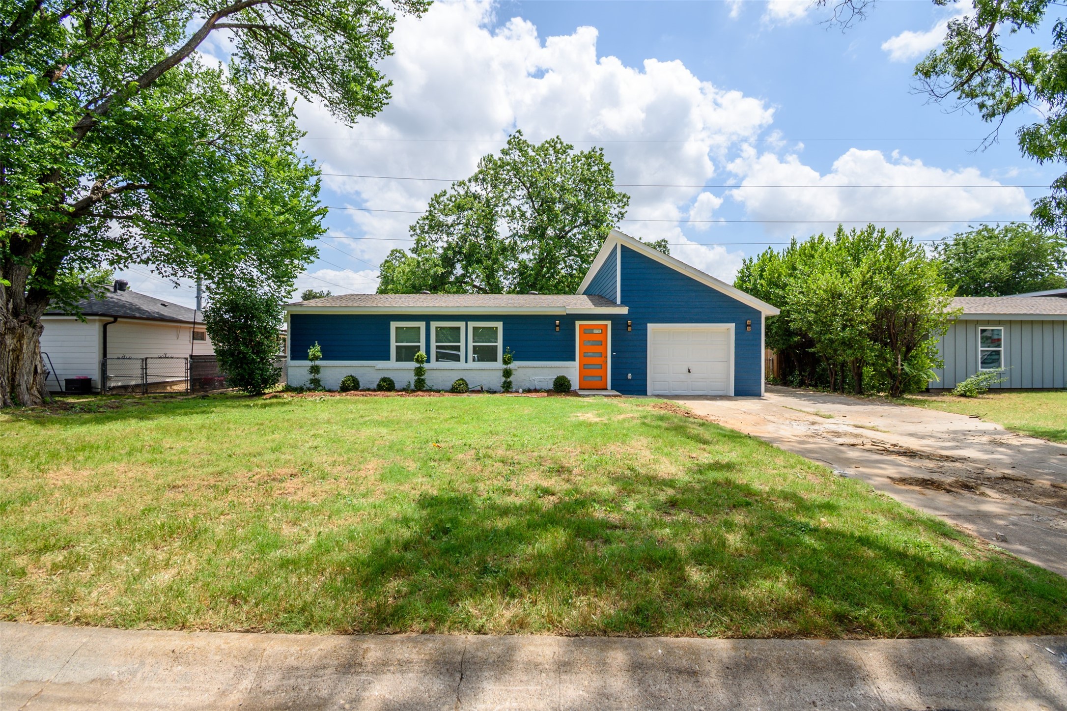 5305 Cahill Oval Street River Oaks TX 76114